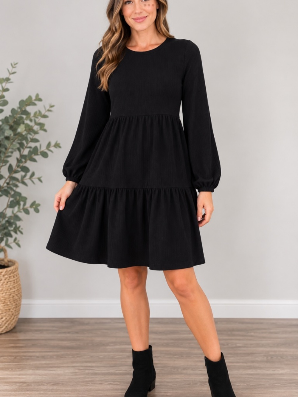 Women’s Black Crew Neck Ribbed Bishop Sleeved Tiered Dress Size Large